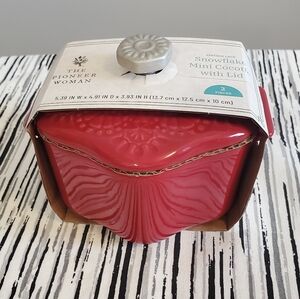 The Pioneer Woman Snowflake Mini Cocotte with Lid